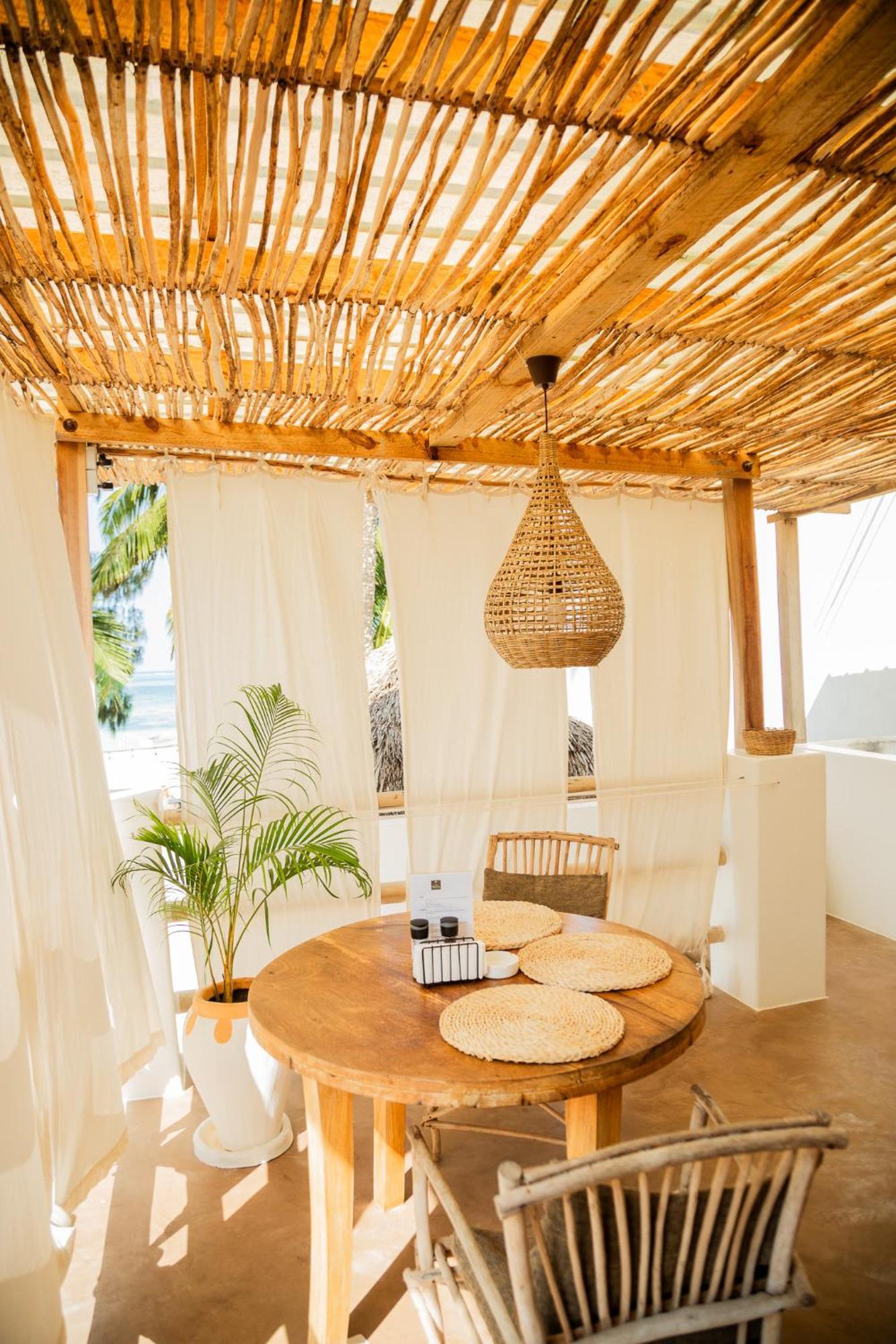 Boho Boutique - Beachfront , Adults Only , Private Pool Курортний комплекс Ківенґва